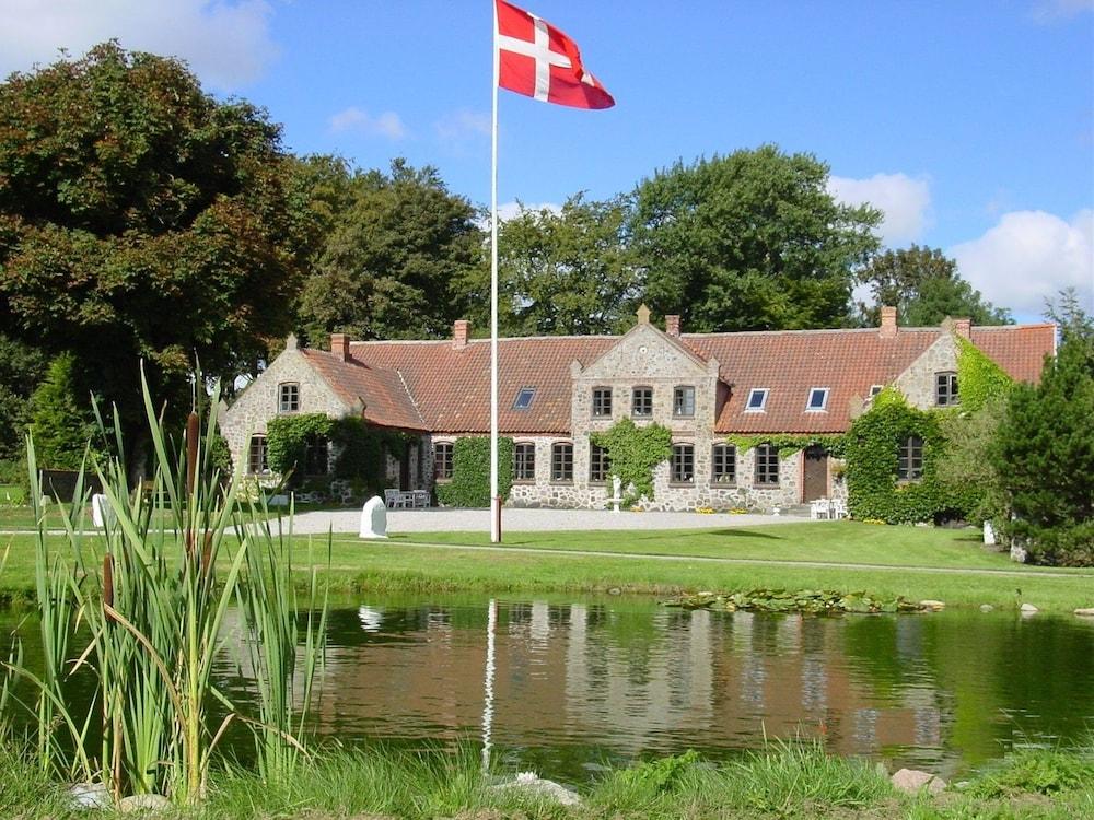 ليل ريستروب هوفيدجارد