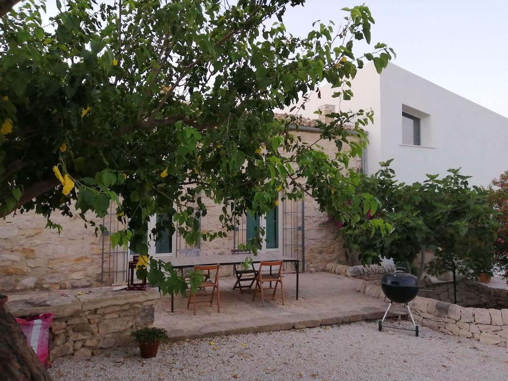 بوجيو ديل جالو الصورة الأساسية