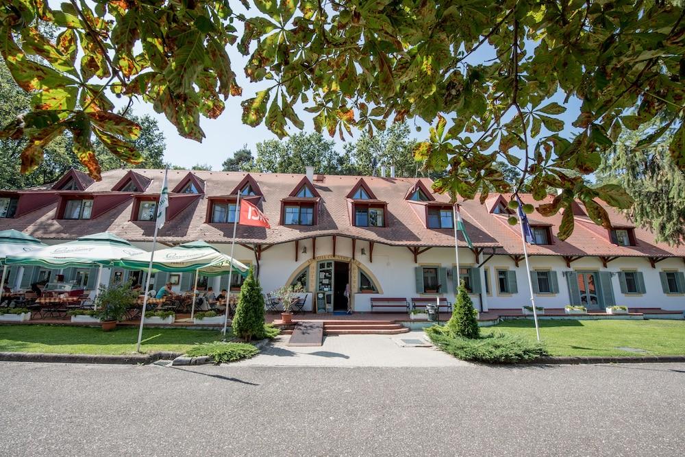 أبازيا كانتري كلوب