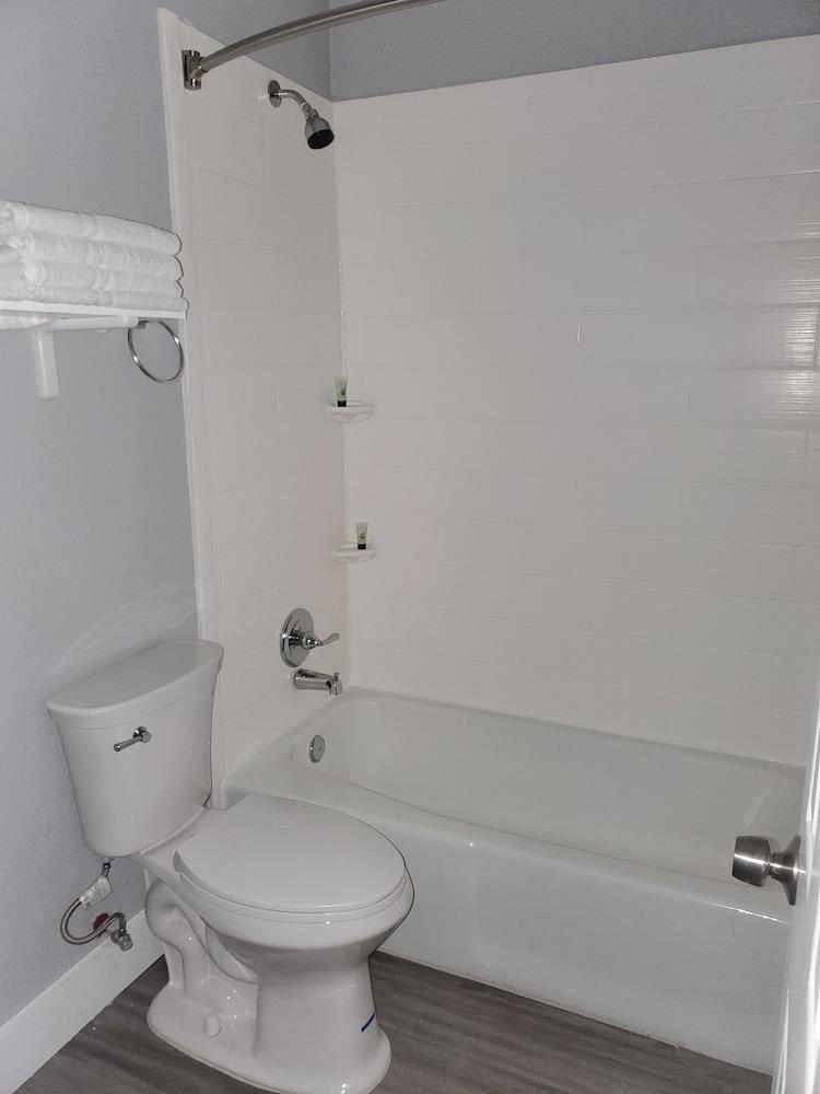 رودواي إن كينجزلاند - لايك ل بي حمام