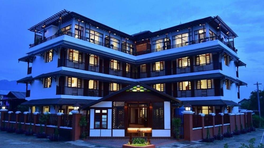 هوتل ماين لي