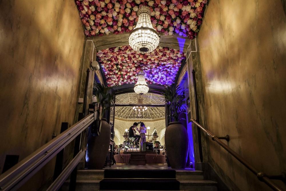 ذا فالت هوتل، وورلد هوتلز كرافتيد