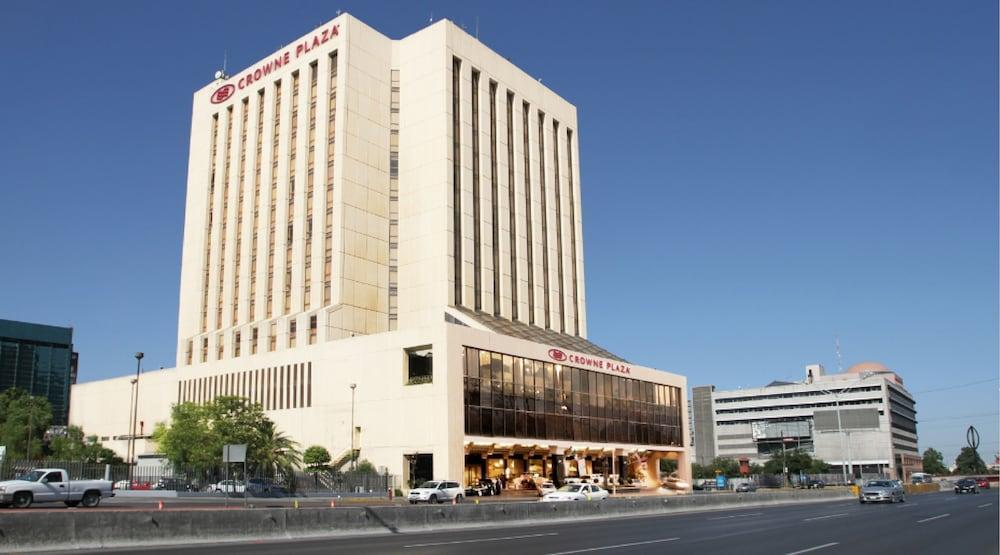 كراون بلازا مونتييرير ب باي آيتش جي