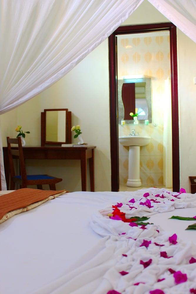 ذي آيلاند تاون هوتل - للبالغين فقط غرفة