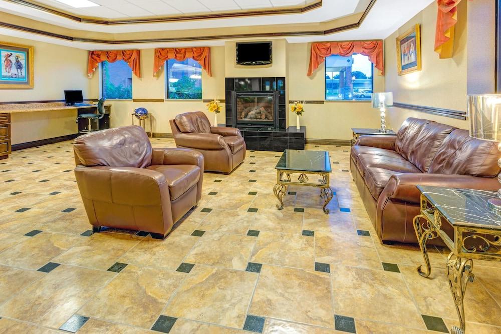 دايز إن آند سويتس باي وبندام جيفرسونفيل إنديانا الردهة