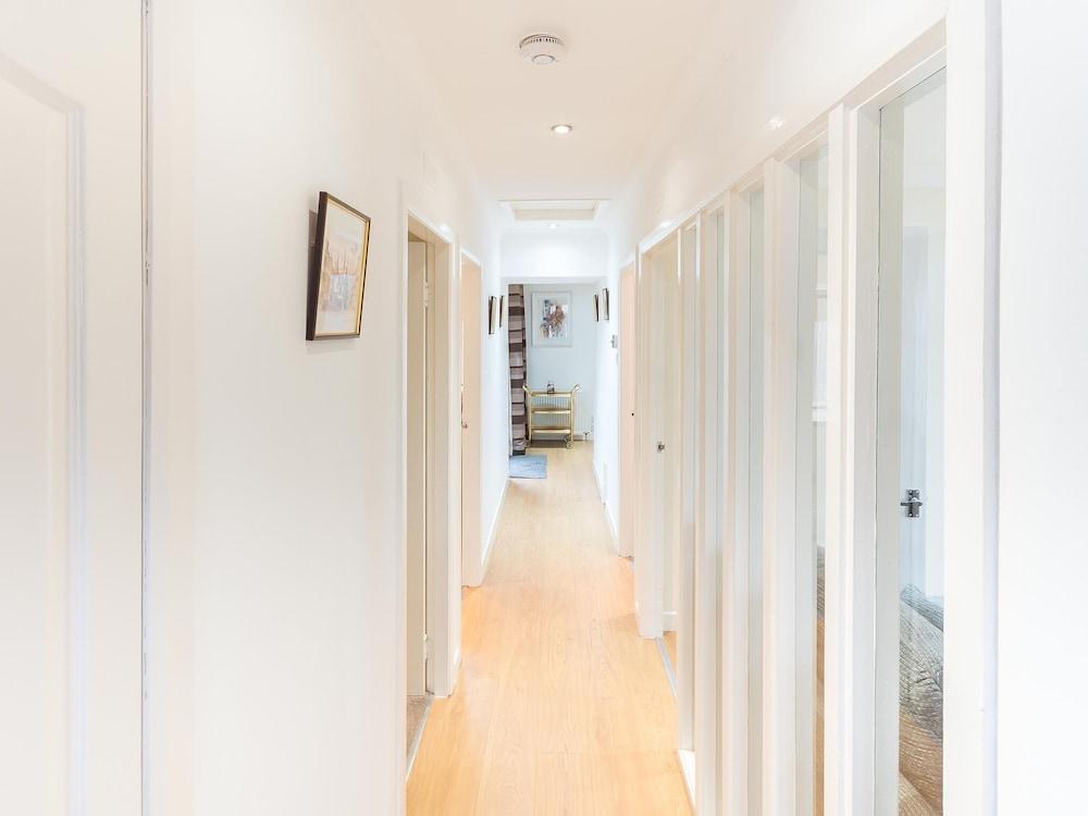 إمبريسيف هوليداي هوم إن أوشتيراردر ويذ جاردن داخلي