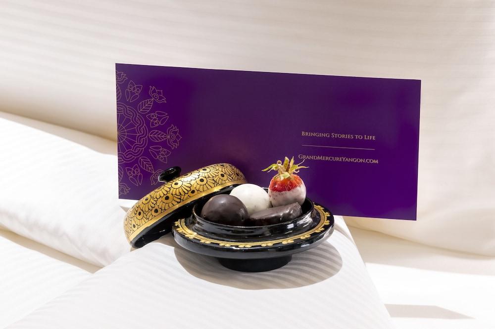 غراند ميركيور يانجون غولدن إمباير أخرى