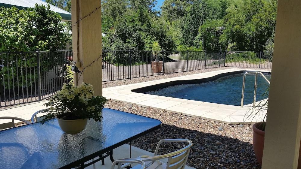 ميسكالز آت بامبولاه بي آند بي الصورة الأساسية