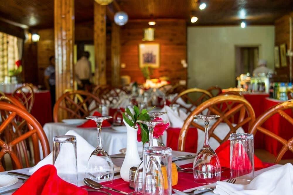 آيزاك والتون هوتل