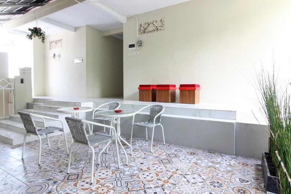 ريد دورز نير جوغجا كيمبالي مونيومينت 3 تفاصيل الفندق من الداخل