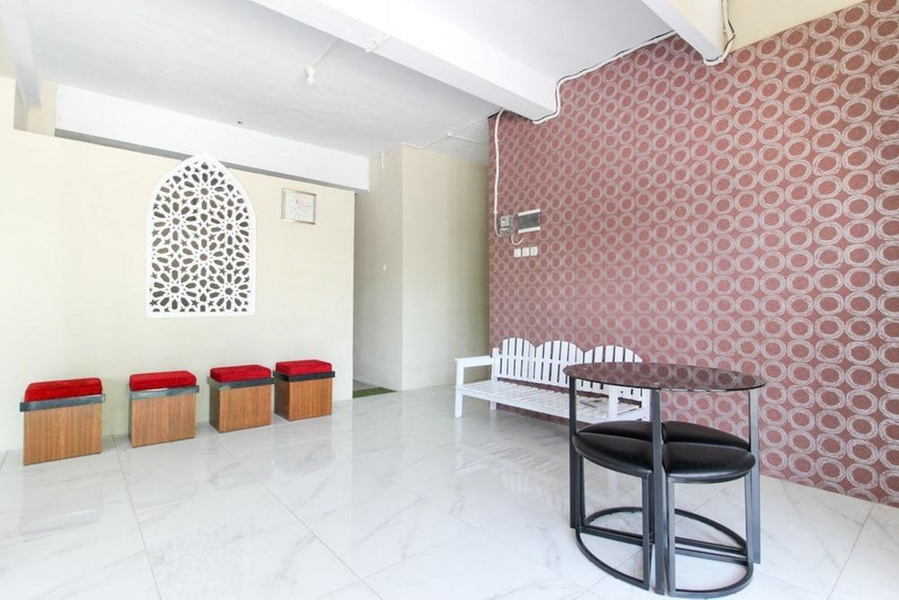 ريد دورز نير جوغجا كيمبالي مونيومينت 3 داخلي