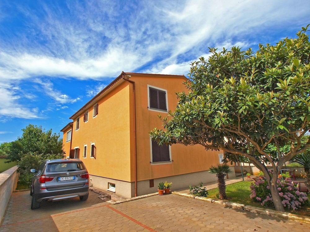 Apartment 21