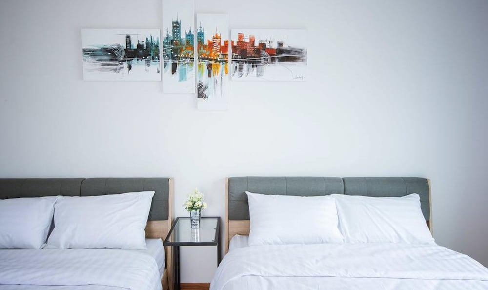 ذا لوج بوك روم أند كافيه