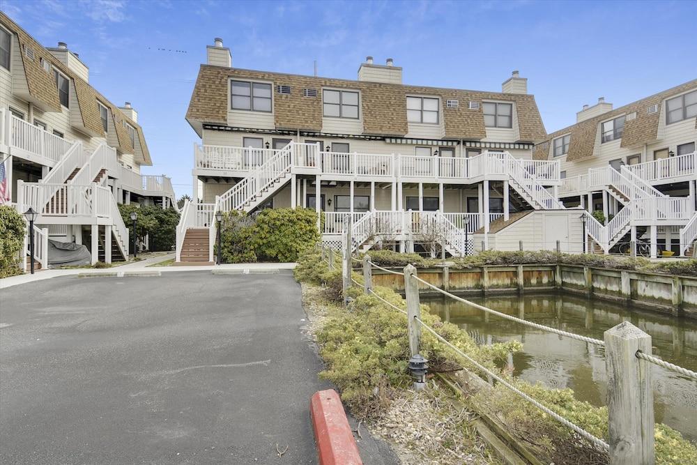 606 كوستال اه واي يونيت 17 باي لونج آند فوستر