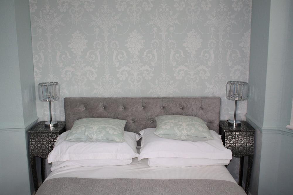 ليكسايد جيست هاوس