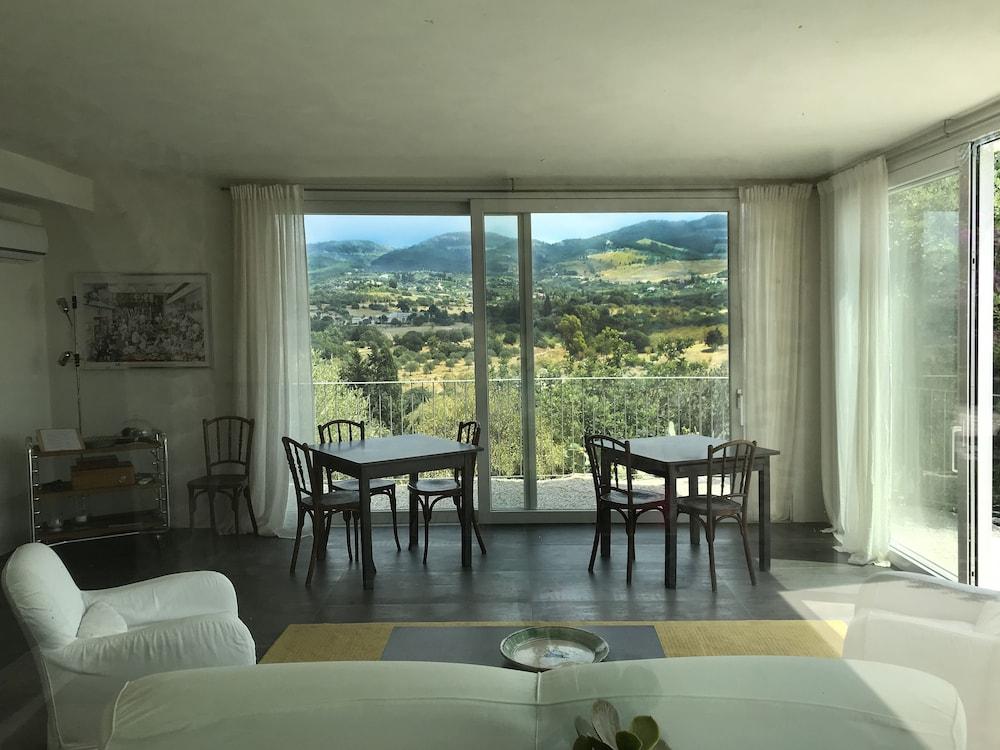 بوجيو ديل جالو داخلي