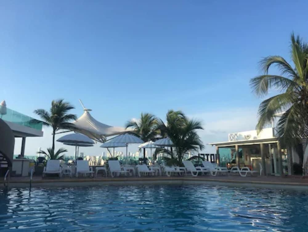 هوتل تروبيكال إن