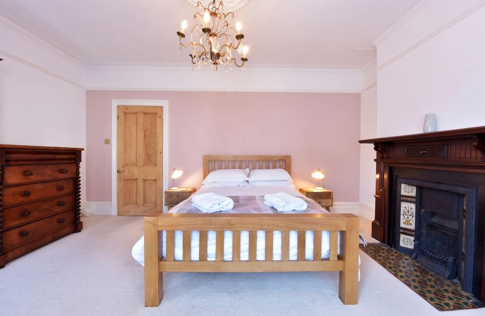 Belle Vue Room