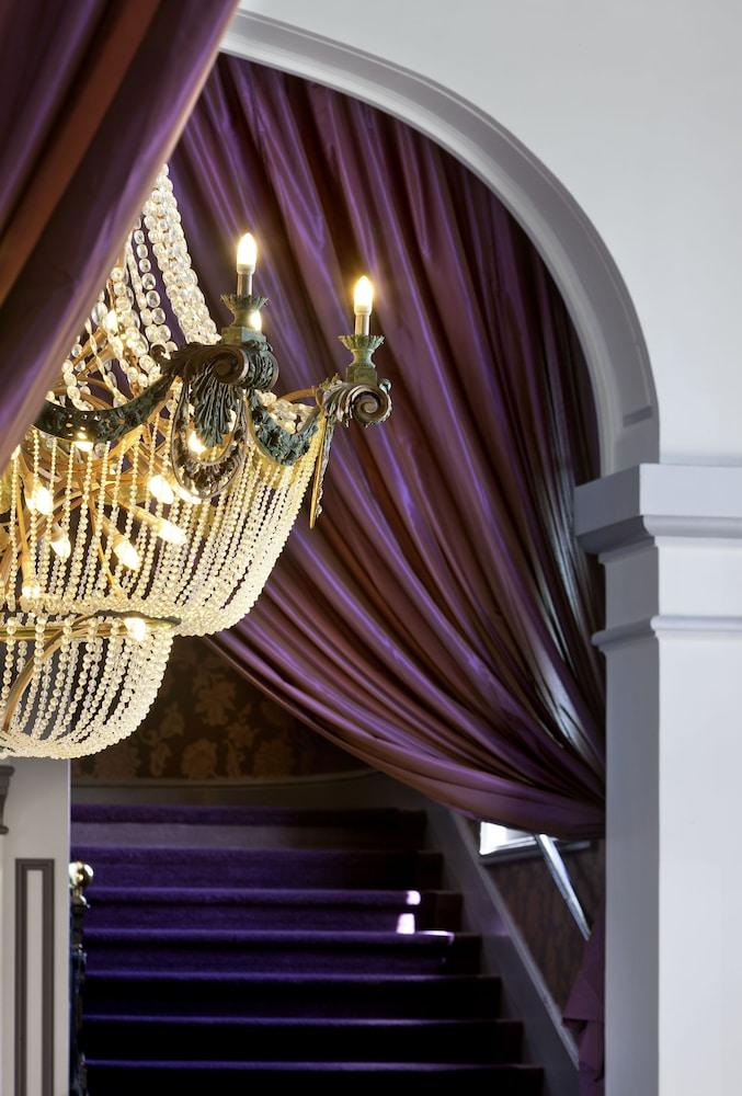 لو جراند هوتل دي كابورج - ٕم جاليري كوليكشن منطقة الانتظار في الردهة