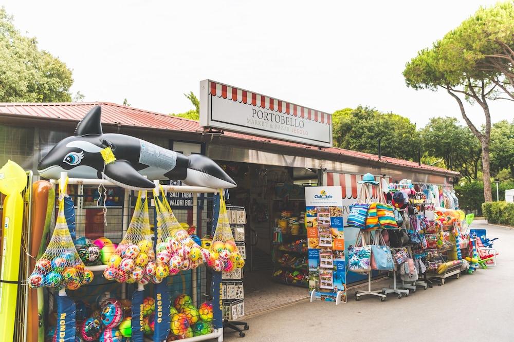 كلوب ديل سولي جيسولو فاميلي ريزورت المنطقة الخارجية