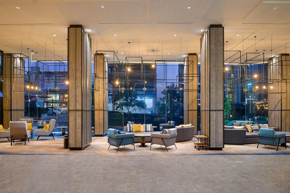 هوليداي إن آند سويتس سيراتشا لايمتشابانج باي آيتش جي المنطقة الخارجية