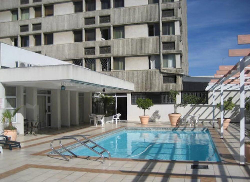 سينتوريون أوول سويت هوتل حمام سباحة مكشوف