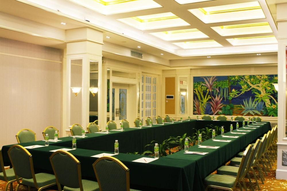 بالم بيتش ريزورت آند سبا سانيا تفاصيل الفندق من الداخل