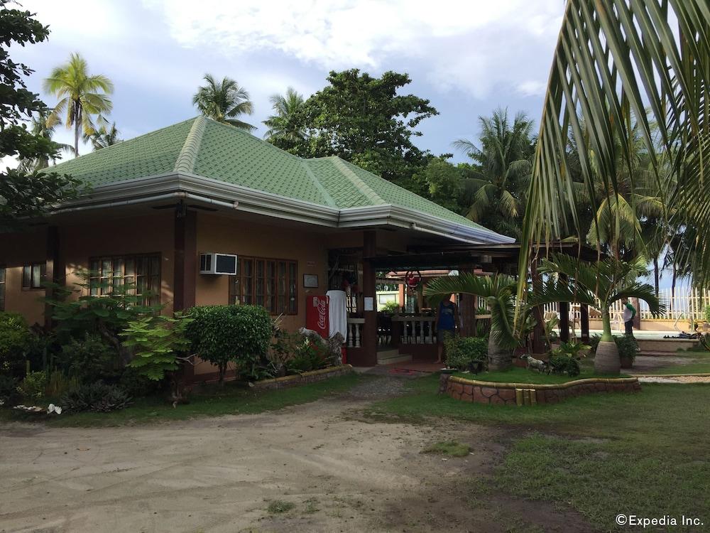 The Red Palm Resort Property Grounds