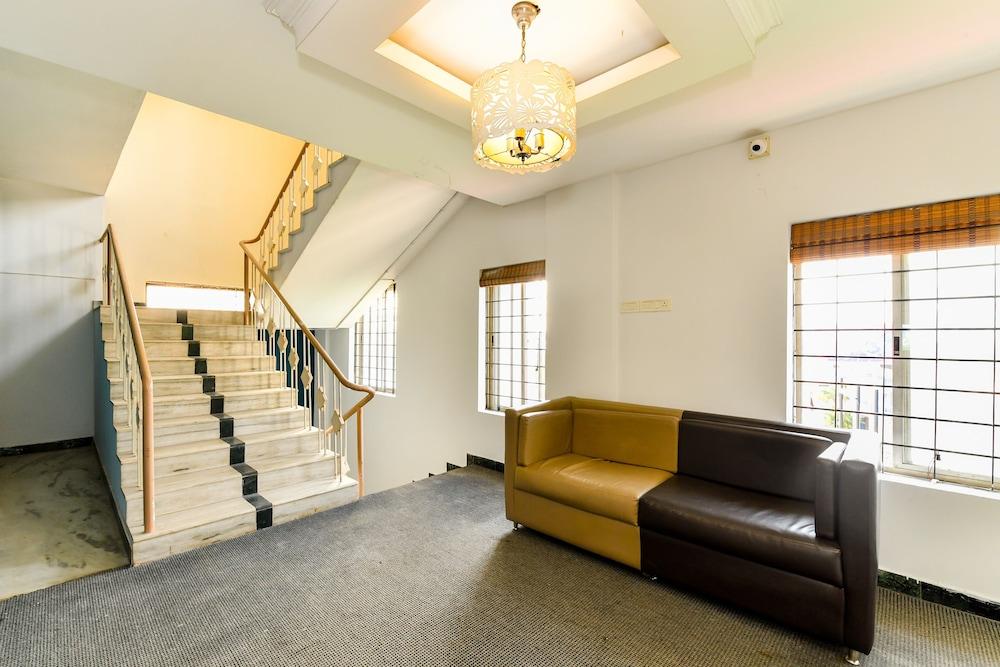 سيلفر كي إكزكيوتيف ستايز 40794 إمبير بلازا الردهة