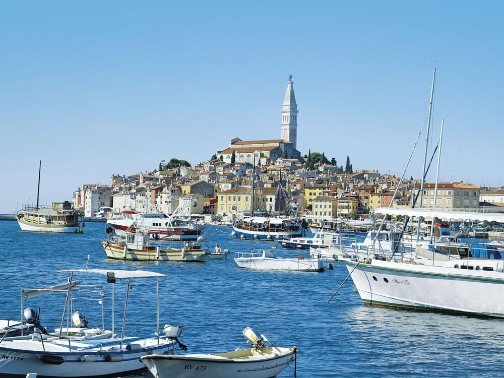 سبيشوس فيلا ويذ برايفت سويمينج بول إن كانفانار المنطقة الخارجية