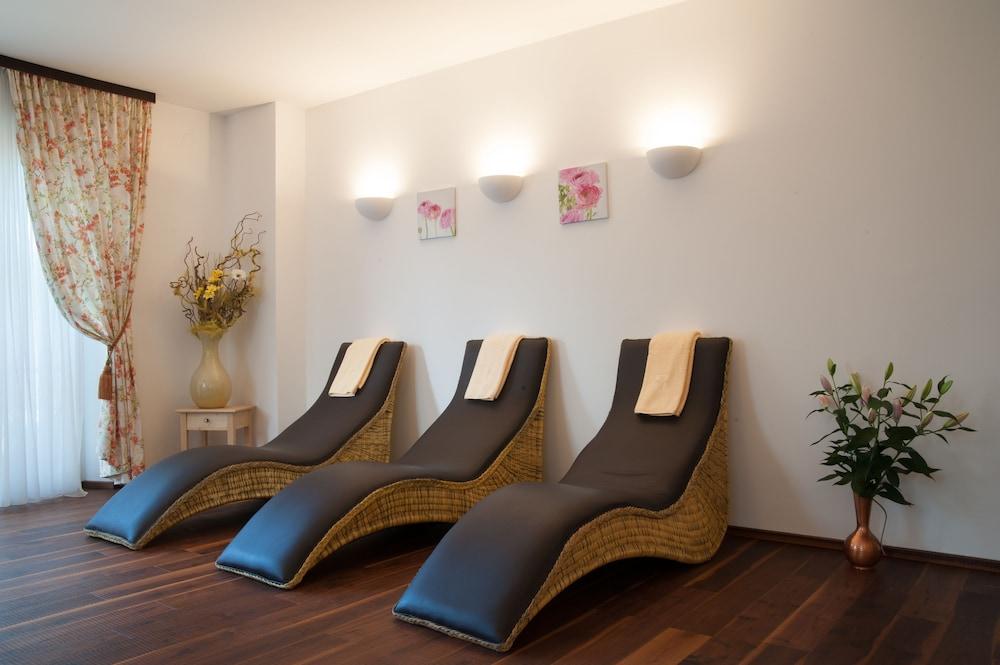 دير يايجاويرث - هوتل آند ريستورانت نادي صحي