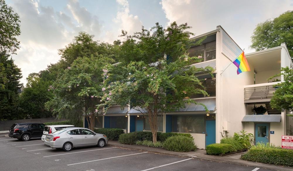 Studios On 25th by BCA Furnished Apts Exterior