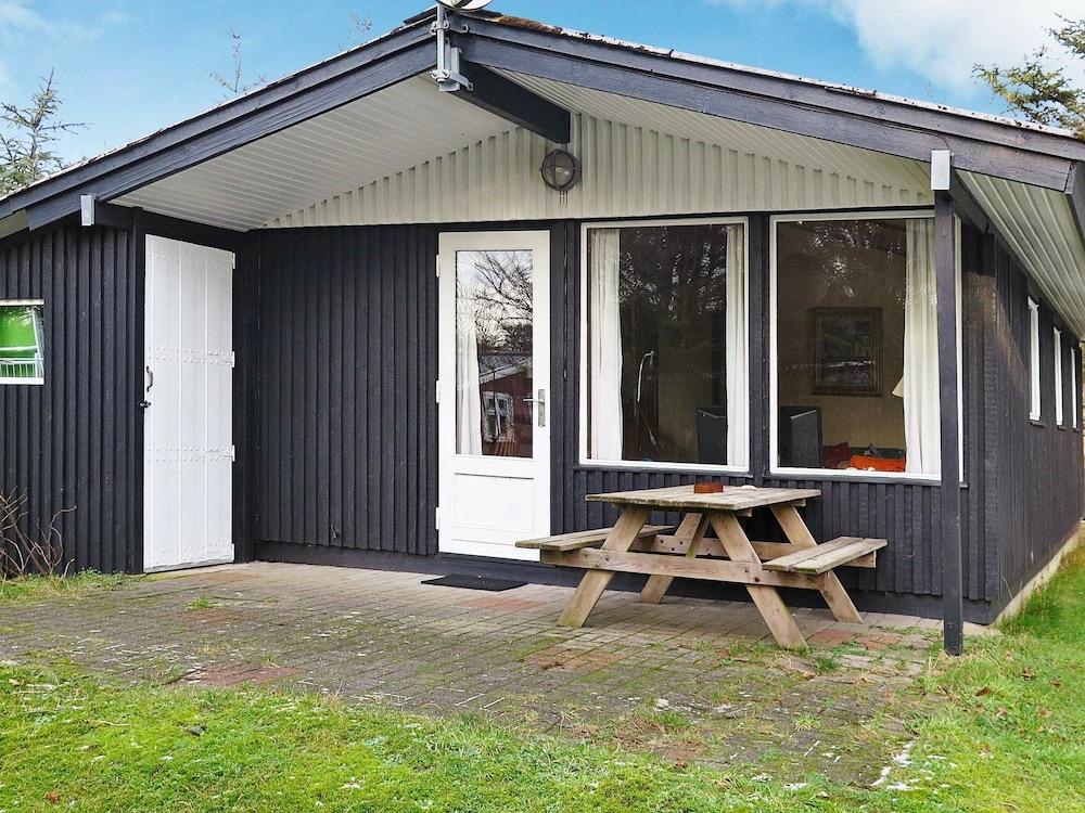 ستيليش هوليداي هوم نير سترور ويذ جاردن فورنيتور