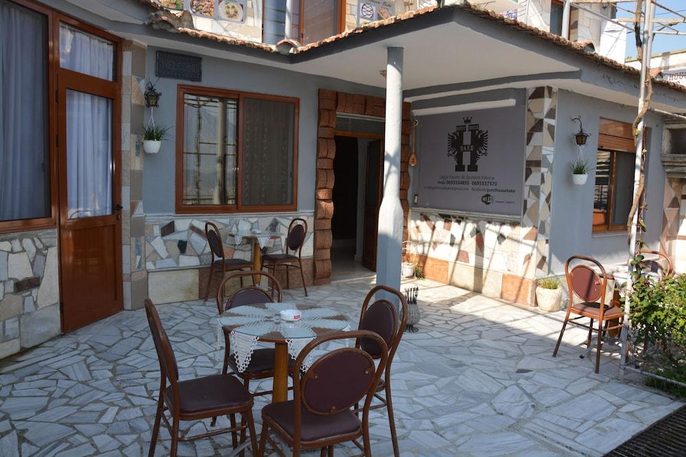 جيست هاوس باك