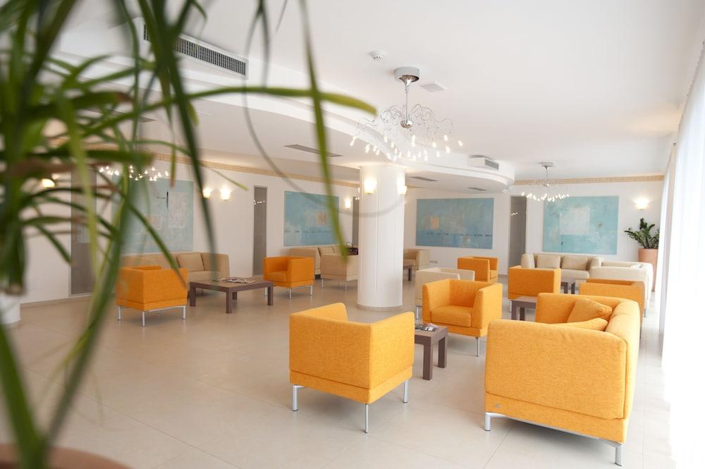 أوسيكلوب هوتل منطقة الانتظار في الردهة