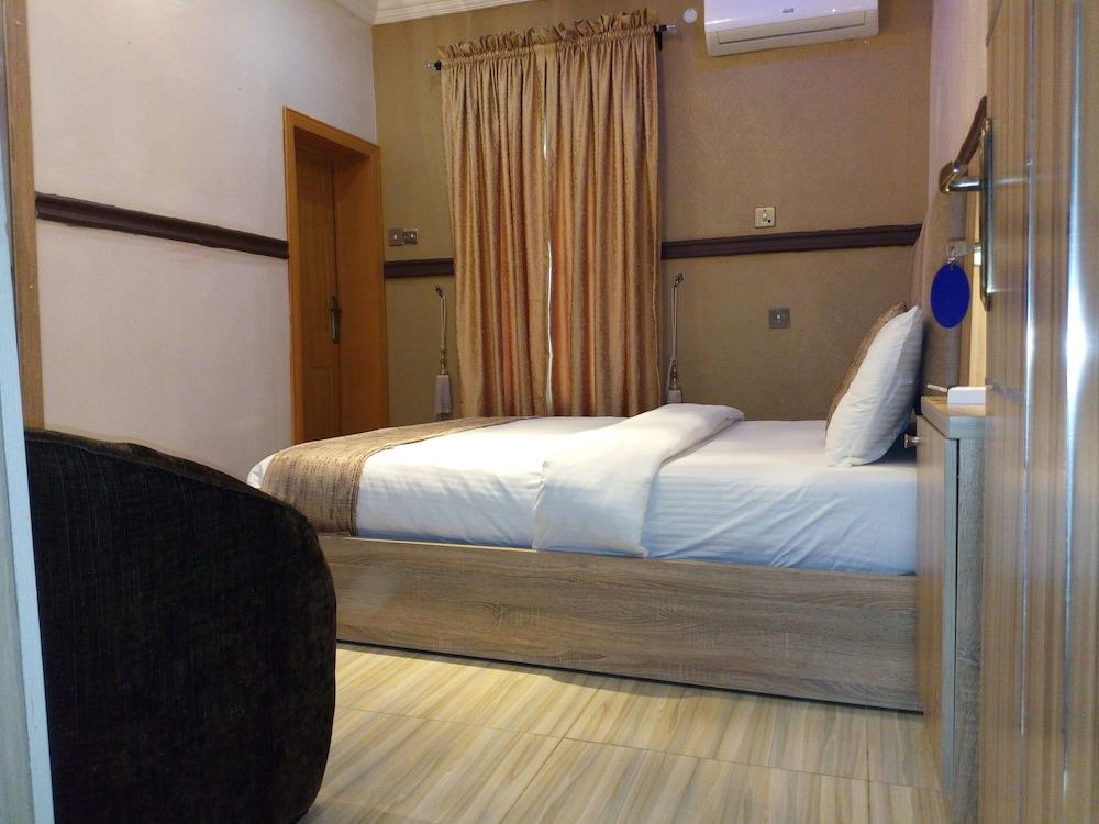 يورو لونج آند سويتس