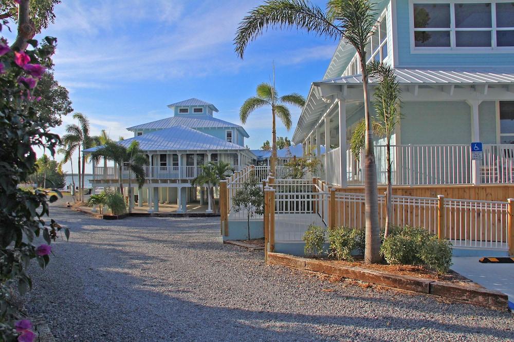 دولفين بوينت فيلاز