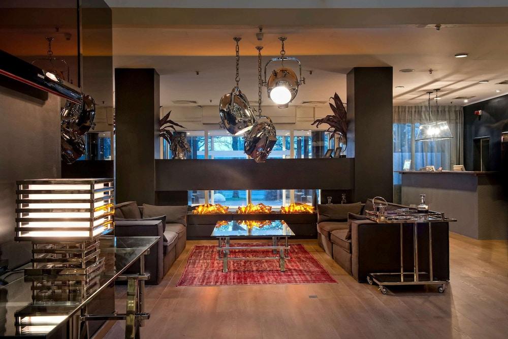 Wyndham Hannover Atrium Lobby