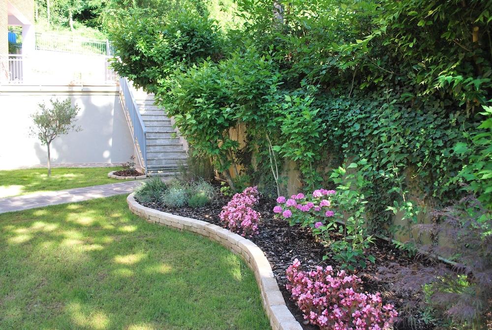 بي آند بي فيلا باراديسو