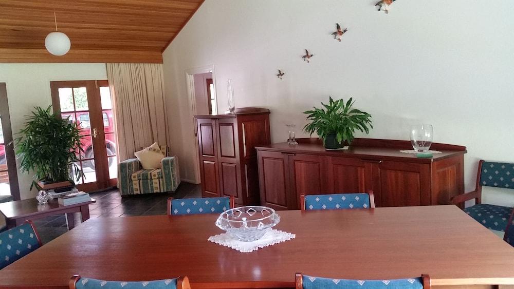 ميسكالز آت بامبولاه بي آند بي داخلي