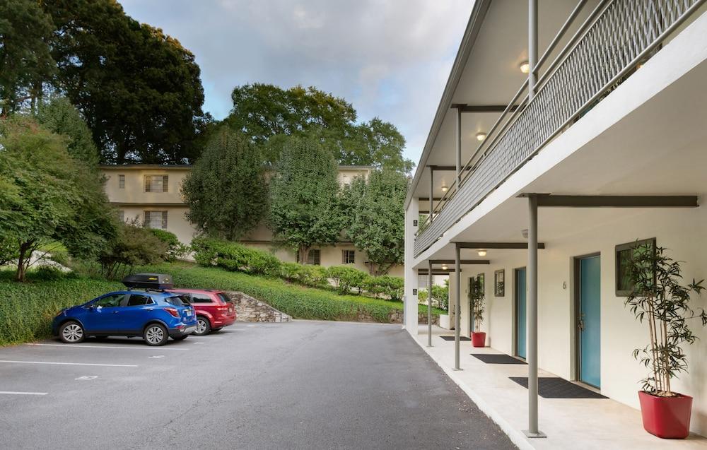 Studios On 25th by BCA Furnished Apts Exterior