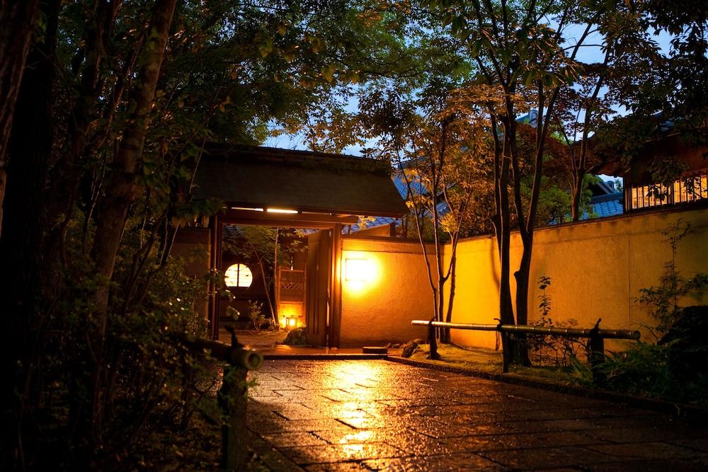 Yufuin Kutsurogi no Yado Nanakawa Exterior