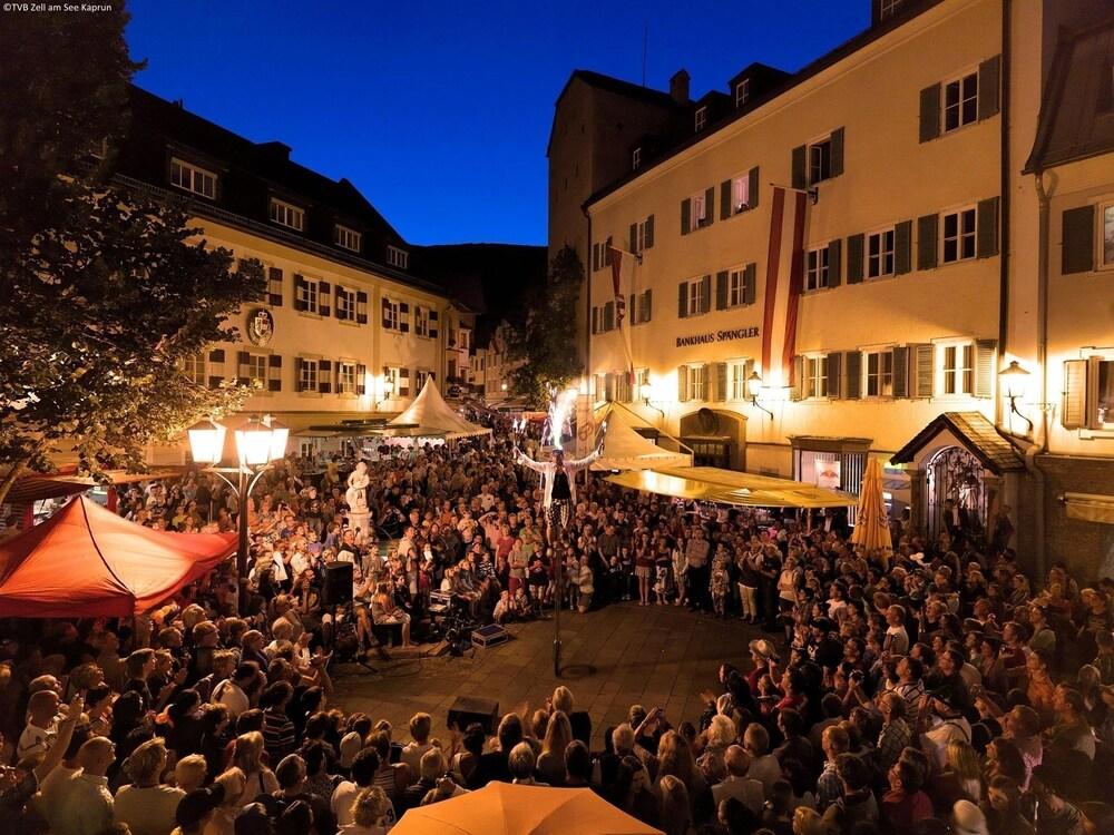 سبيشوس تشاليت إن تشيل آم سي نير ليك المنطقة الخارجية