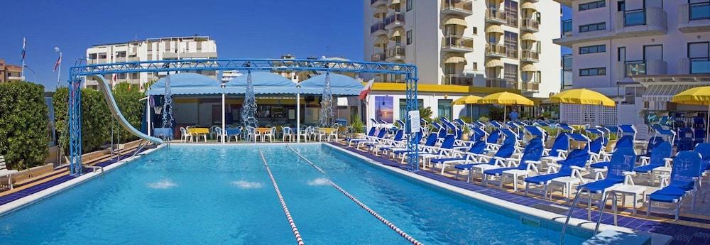 هوتل تاسوني