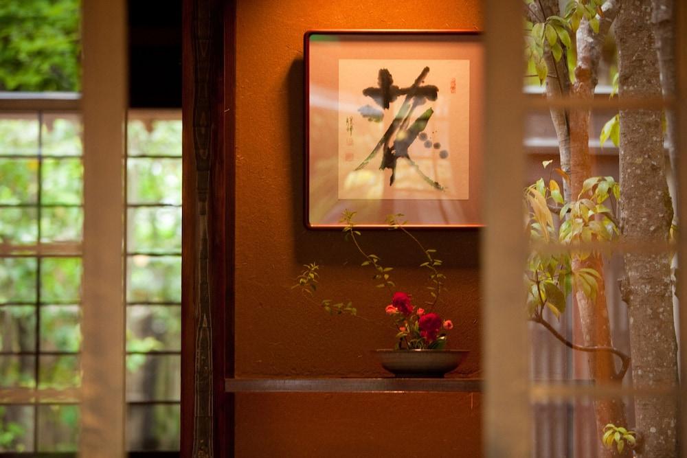 Yufuin Kutsurogi no Yado Nanakawa Lobby