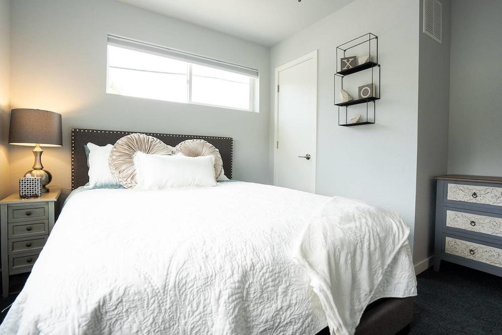 ذا تينيسون أدفينشر إيه لاكشري تاون هوم ويذ برايفت بالكوني غرفة