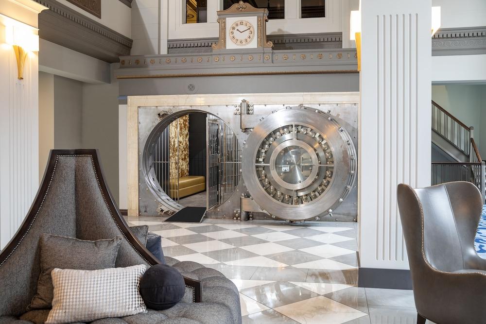 هوتل أون فيليبس الصورة الأساسية