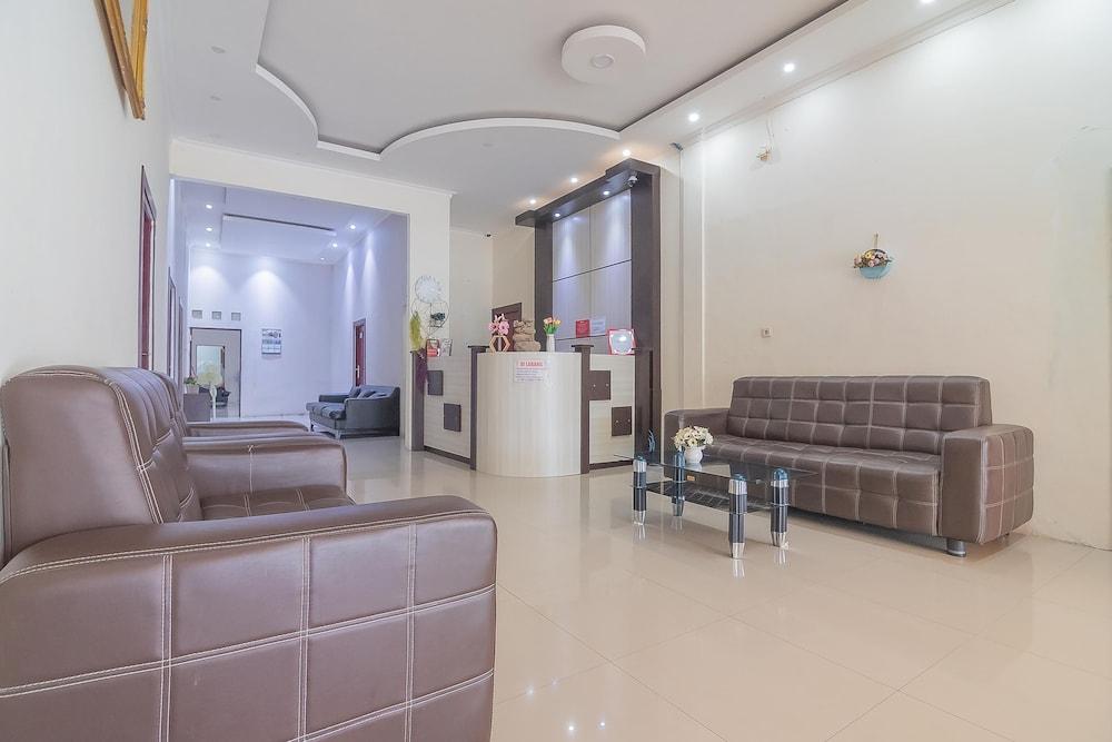 ريد دورز سياريا آت جالان تجيليك ريووت منطقة الجلوس في الردهة