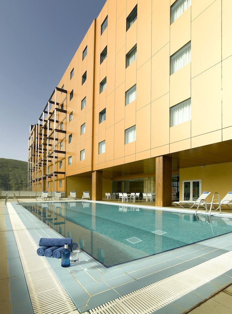 هوتل ماثيا ريال دي لا ألهامبرا حمام سباحة مكشوف