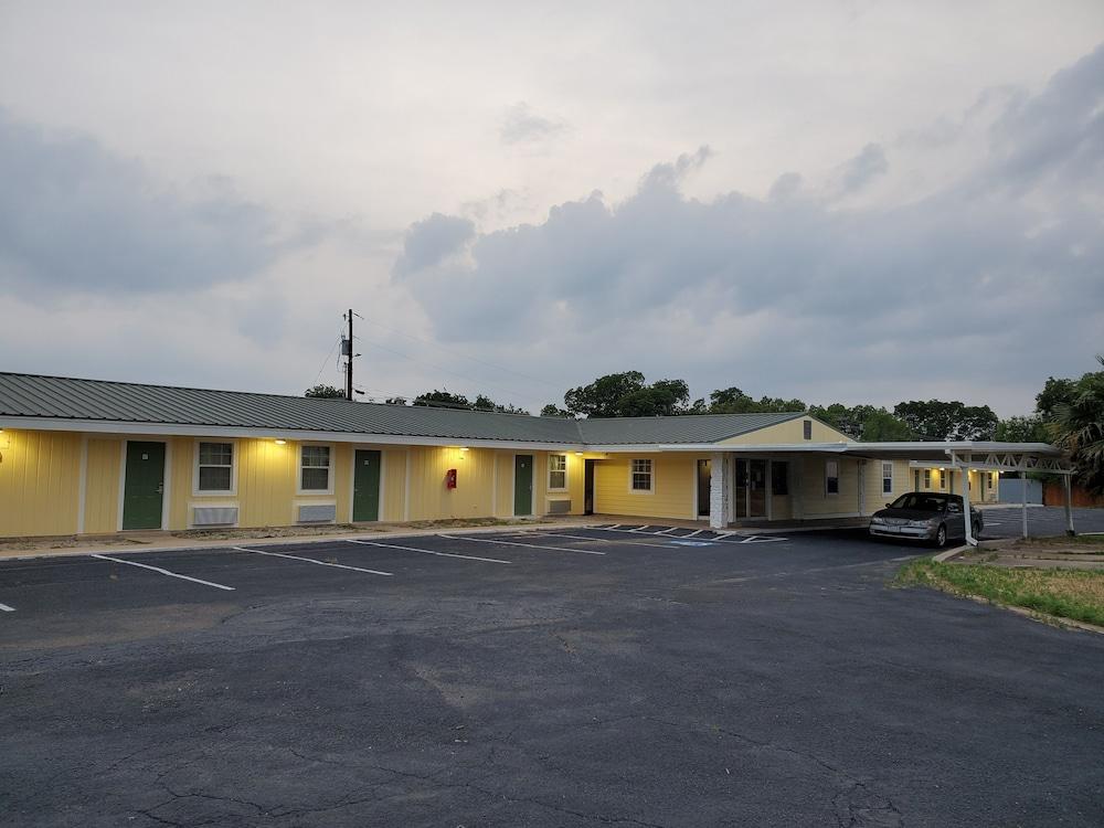 رودواي إن كينجزلاند - لايك ل بي أخرى